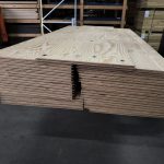 Fins vuren underlayment. 244x61 veer en groef 18mm